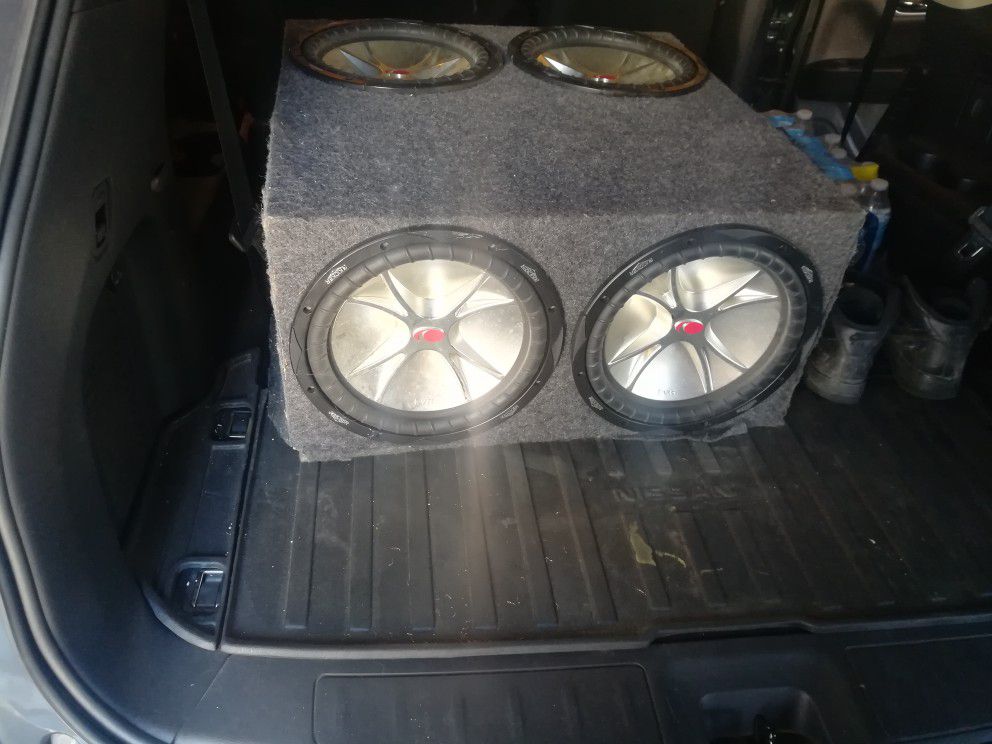 4 12s Subwoofer and. 2 Amp
