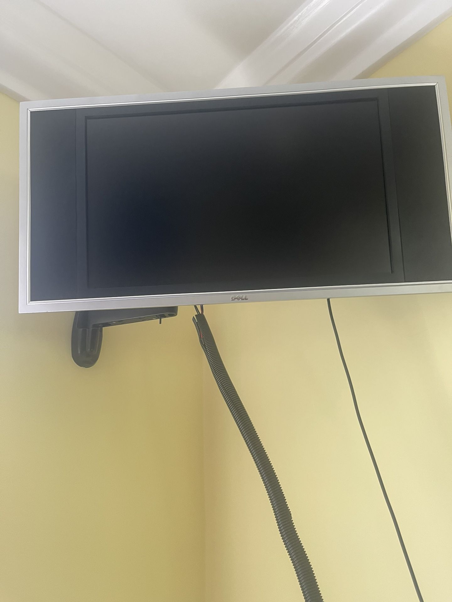 Dell  Flat Screen monitor /TV  24”