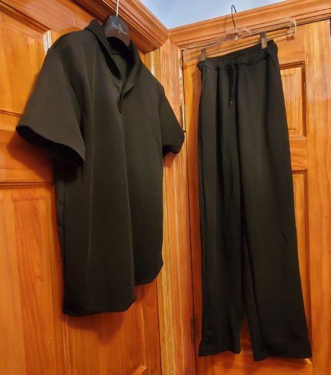 Unisex Black drawstring wide legs pants with side pockets & short sleeves shawl collar with button shirt Set Size L / 4 Polyester Unknown brand
SHIR