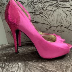 HOT PINK Heels 👠
