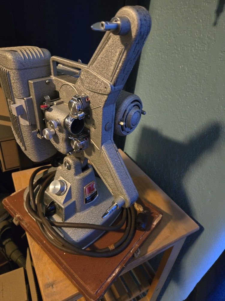 Antique Projector Keystone Boston Mass. 8mm 109D 