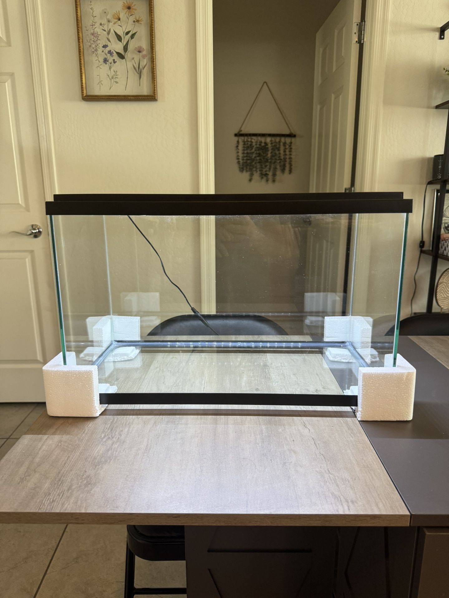10 Gal Fish Tank With Lid And LED