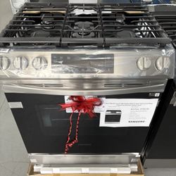 Brand New Samsung Gas Range with Self-Cleaning🔥