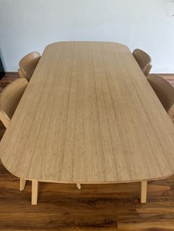 Dining table/ 4 chairs