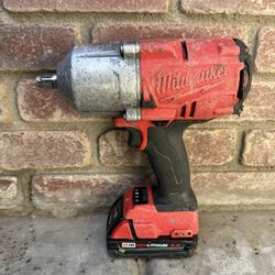 Milwaukee 1/2” M18 FUEL Impact Wrench with Battery 