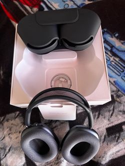 Black AirPod Maxes $220