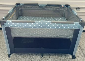 Babideal Dottie Baby Play Yard with Bassinet, Blue Dot