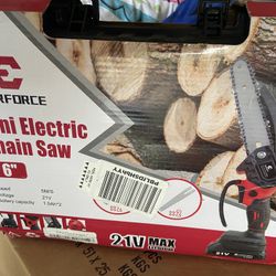Electric chain saw brand new