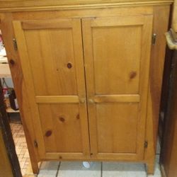 SMALL PINEWOOD ARMOIRE 