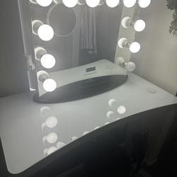 Vanity desk