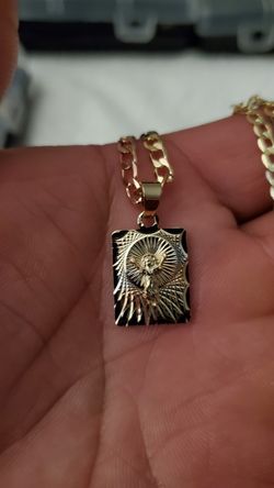 Cadena con dije de niño 👦 jesus de tres colores de oro laminado