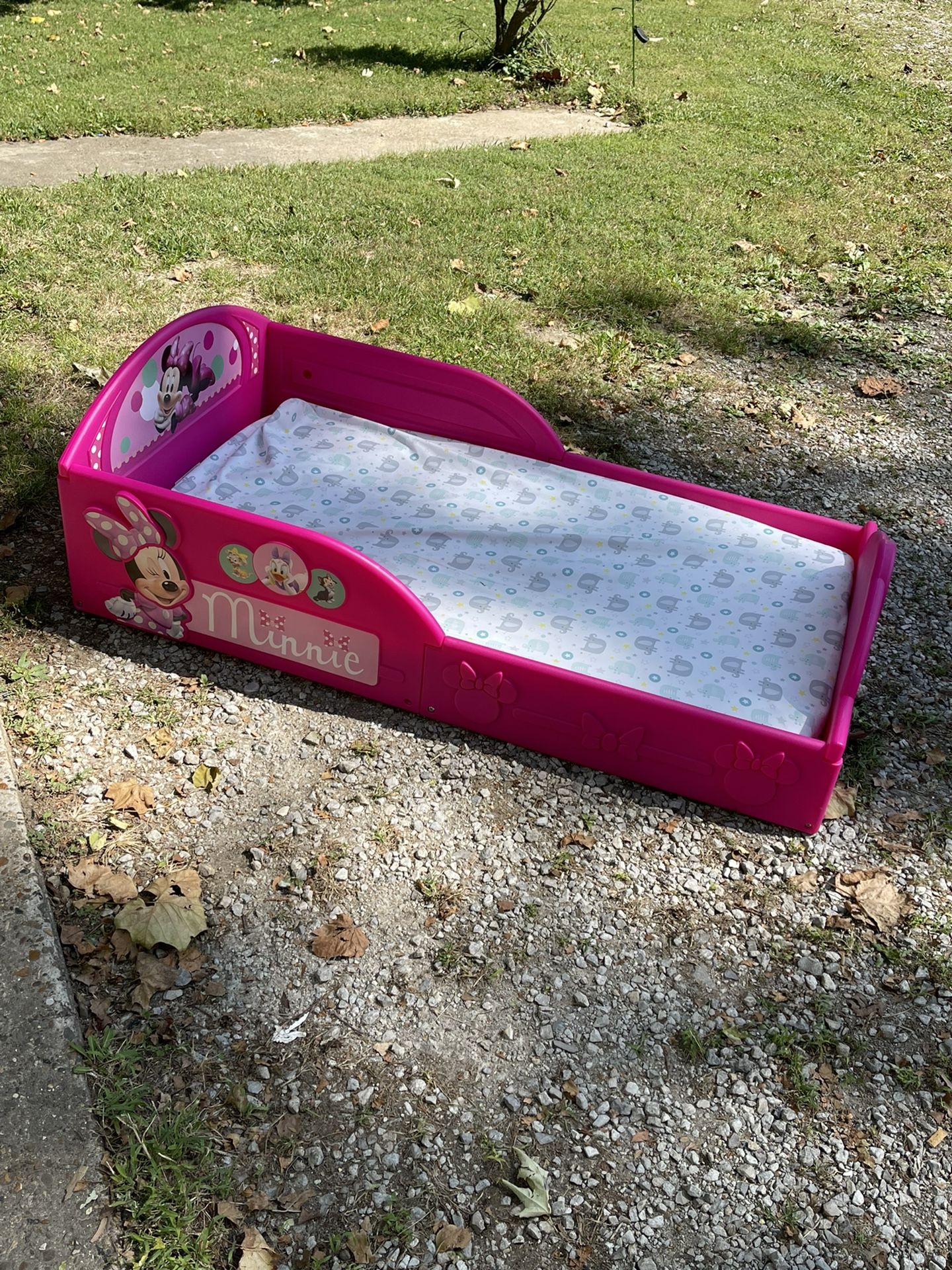 Toddler bed