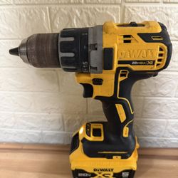 DEWALT DCD791 20V MAX XR - 1/2" Cordless Drill Driver & 5AH Battery