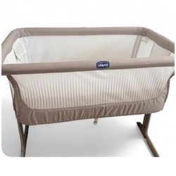 Chicco baby bassinet 
