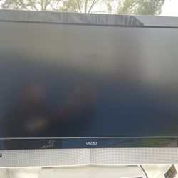 40 Inch Vizio  Tv With Remote 