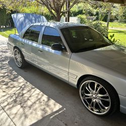 Ford Crown, Victoria, V8