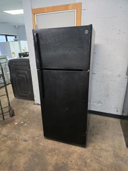 general electric top and bottom black refrigerator.