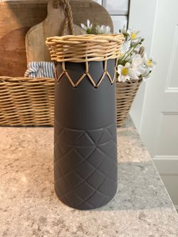 Large ceramic vase $10