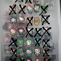 HELLO KITTY HORROR MOVIE CROC CHARMS 👇PLEASE READ DESCRIPTION 👇