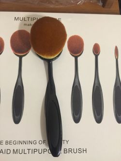 Makeup brush