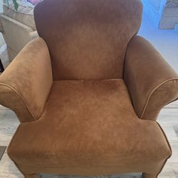 2 Living Room Chairs With ottoman 