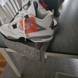 Jordan 4 Retro 