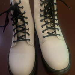 White Boots Women’s 10
