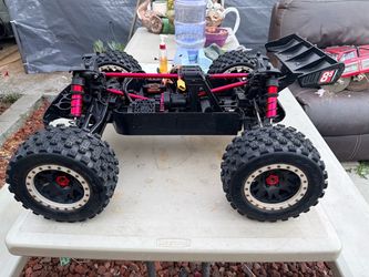 ARRMA 8S RC Monster Truck Outcast