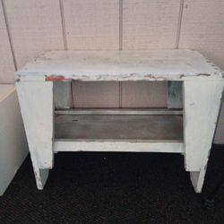 STURDY WHITE TABLE 161/2"TALL 22"LONG 111/4"WIDE
