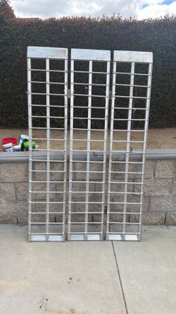 Tri-fold ramps