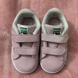 Kids Pumas Size 7C
