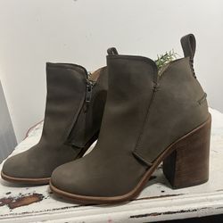 Ugg Ankle Booties Leather For Women Size 8.5