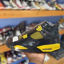 2023 Air Jordan Retro 4 “Thunder”
