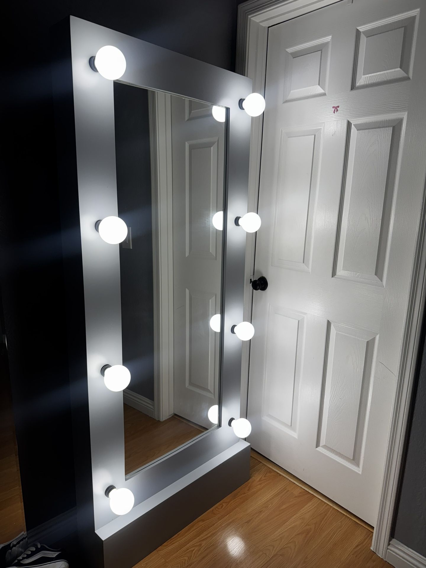 6ft Vanity Mirror w/ Lights & Outlet ✨