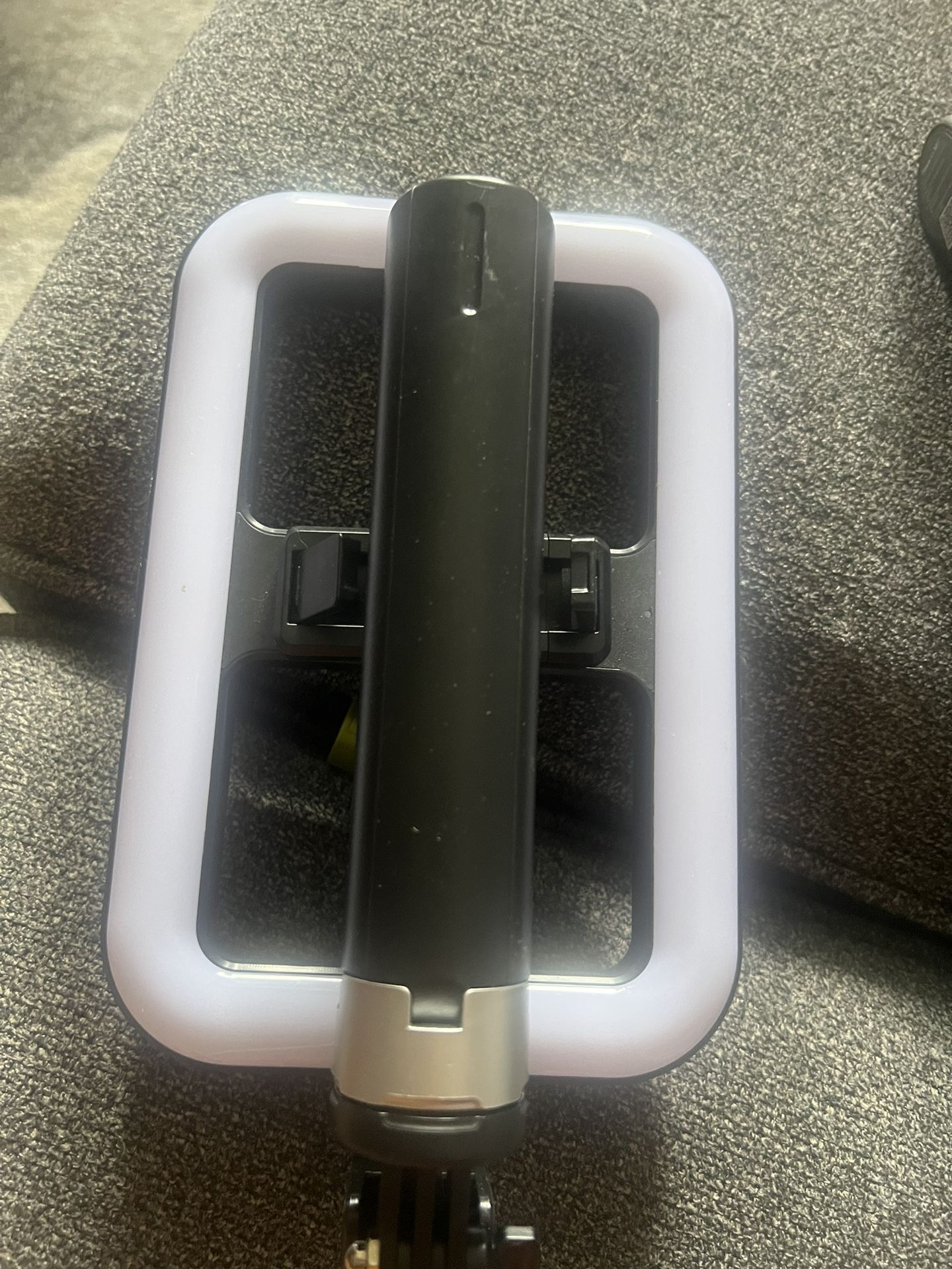 Foldable tripod with ring light