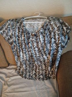 Ladies nice shirt good condition size XL cash only