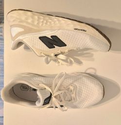 New Balance size 10.5 wide Women's fresh foam Arishi v4