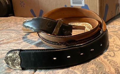 Justin’s  “Fenced In” Barbed Wire inlay leather belt. Size 42 C10813 New up to $100. NOW $$25