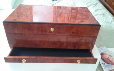 Lori greiner gold n silver. Burlwood jewelry box