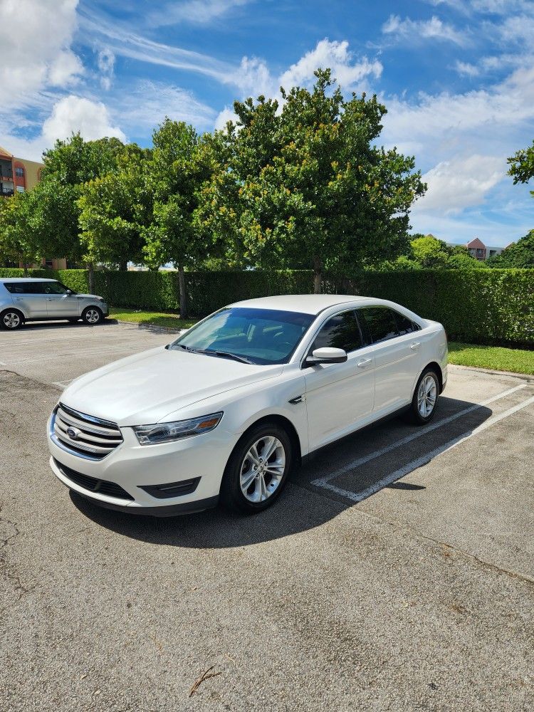 2014 Ford Taurus