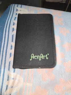 AenArt Black Zippered Art Supply Case