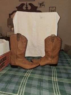 Guy Garrett Boots Brown Colored.
