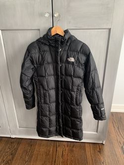Women’s North Face hooded down parka size XS