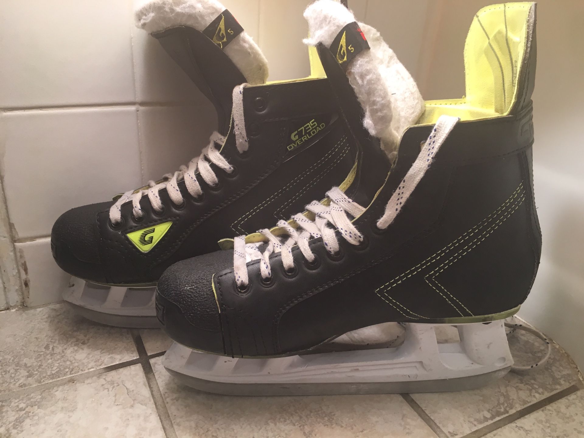 Graf G735 Overload Youth Ice Hockey Skates-Size 5- Pre Owned- Retail 449!
