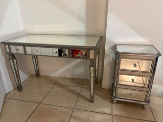 Mirrored 3 Drawer Nightstand and mirrored table 3 drawer Makeup