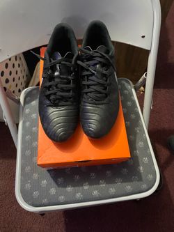 Nike cleats tiempos