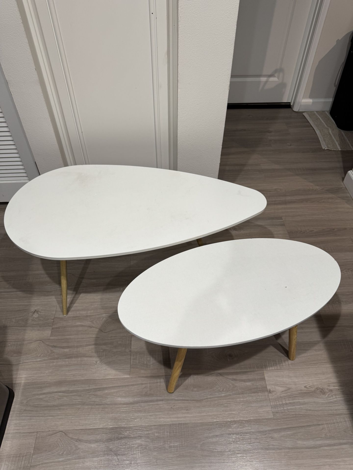 Set of 2 Mid-Century Modern White Nesting Coffee Tables – 42.5” & 31.5”