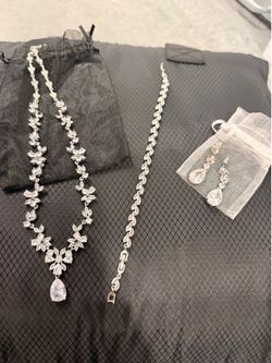 Sparkling floral jewelry set