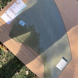 2013-2018 ford Fusion Front Driver Side  Window 