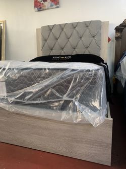 Queen Tuffed Bed